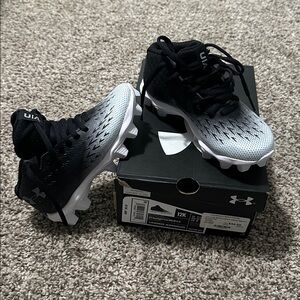 NWT Under Armour Black and White Gradient Cleats